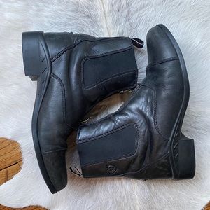 8/8.5 ARIAT zip up black paddock shoes